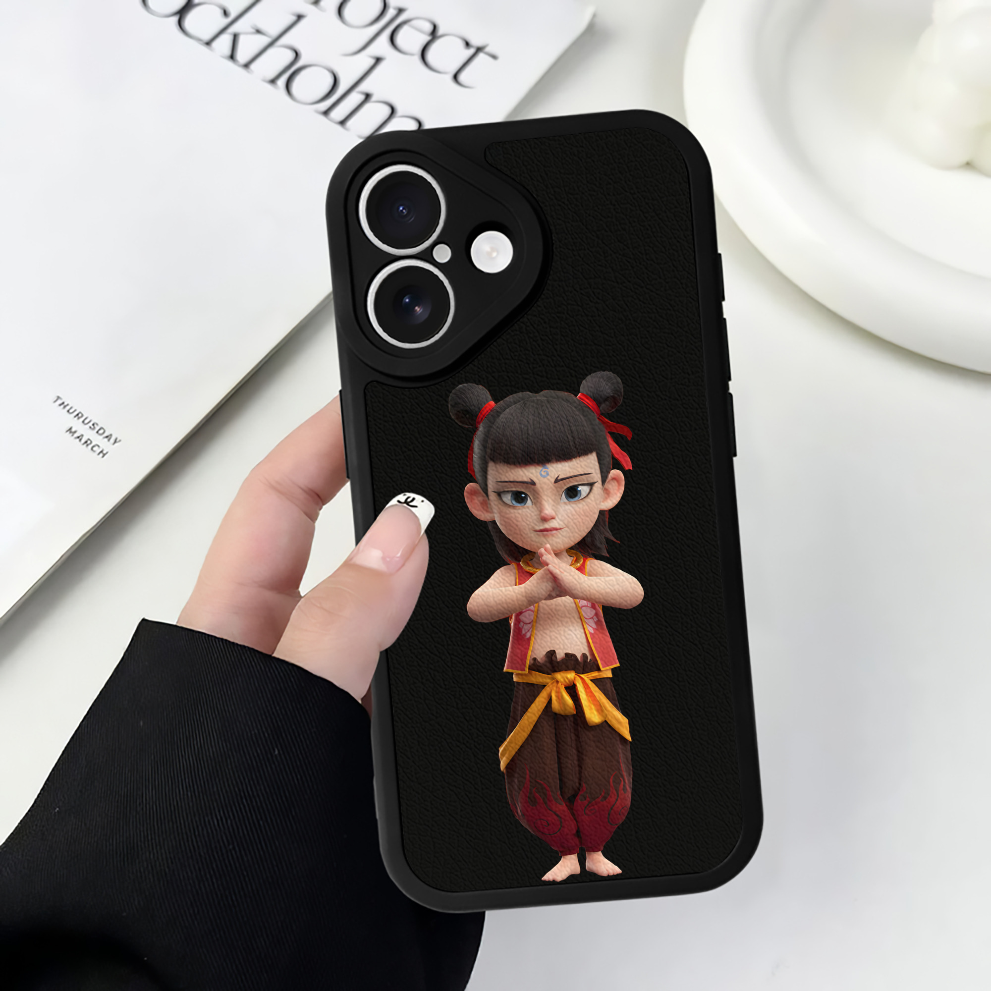 （画像用） Ne Zha 2 ナタ 魔童の大暴れ 【iPhone 16シリーズ対応】シリコンスマホケース（レザー調） 材質：シリコン